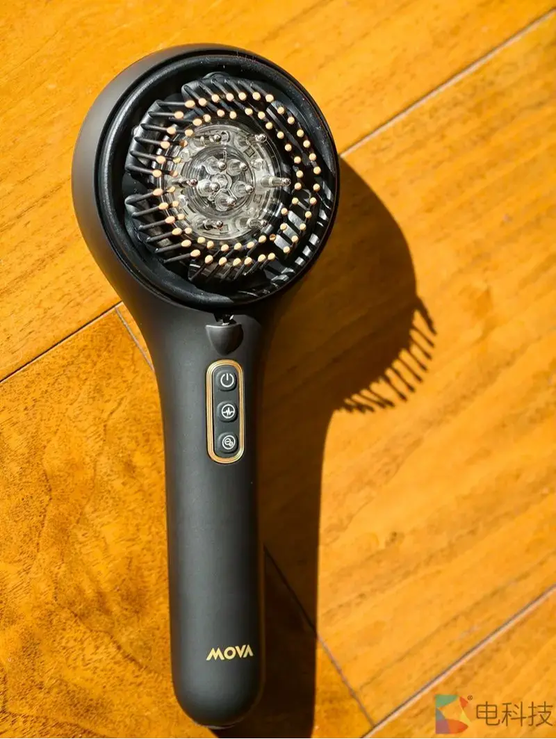 MOVA 智能头部按摩梳：熬夜牛马的新年头皮救赎，体验直线拉满
