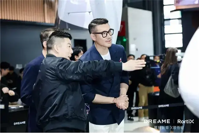 从产品到生态再到清华X实验室：RortiX AWE首秀完整呈现“人-车-天空-星际”战略，获40亿融资加码核心技术