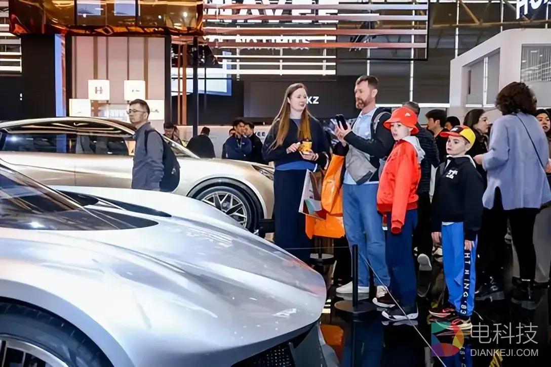 央视、张朝阳、36氪等齐聚探路展台，全网刷屏热议“移动空间生态”