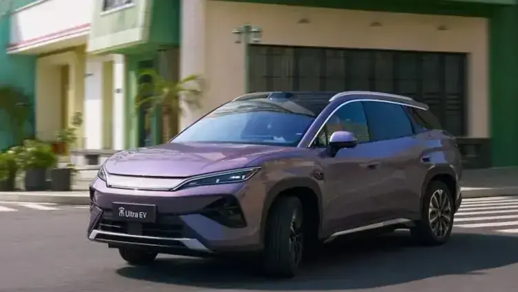 售15.19万-17.99万元，比亚迪宋Ultra EV开启B级SUV闪充时代
