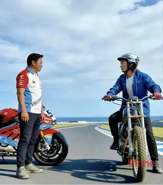 看着在葡萄牙赛道夺冠的张雪，长城魏建军看到了自己26岁时的模样