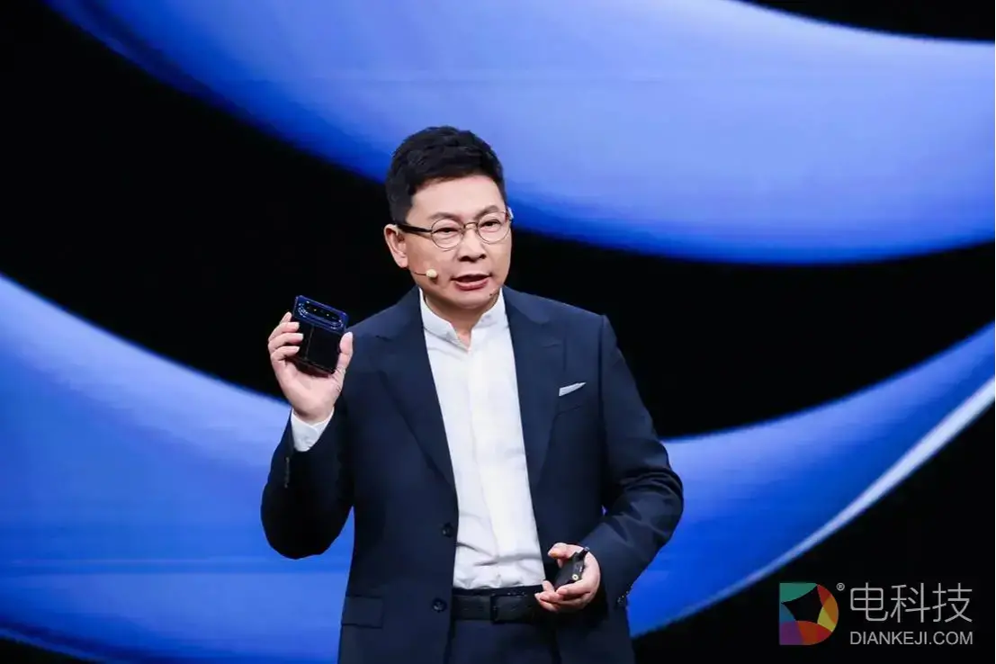 大阔折HUAWEI Pura X Max亮相，华为再拓折叠屏赛道，售价10999元起