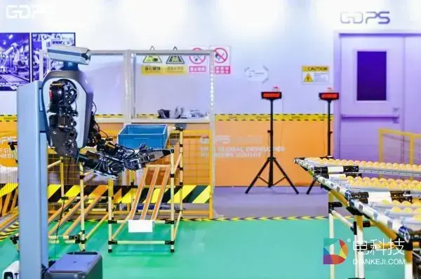 效率、成本、质量三重突围,灵御智能以最优物理本体破局“数据荒”