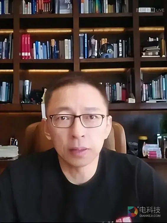 乌克兰前国防部长被解职后喊话总统、哈佛太平间经理盗卖遗体判刑8年……张朝阳双语分享全球热点