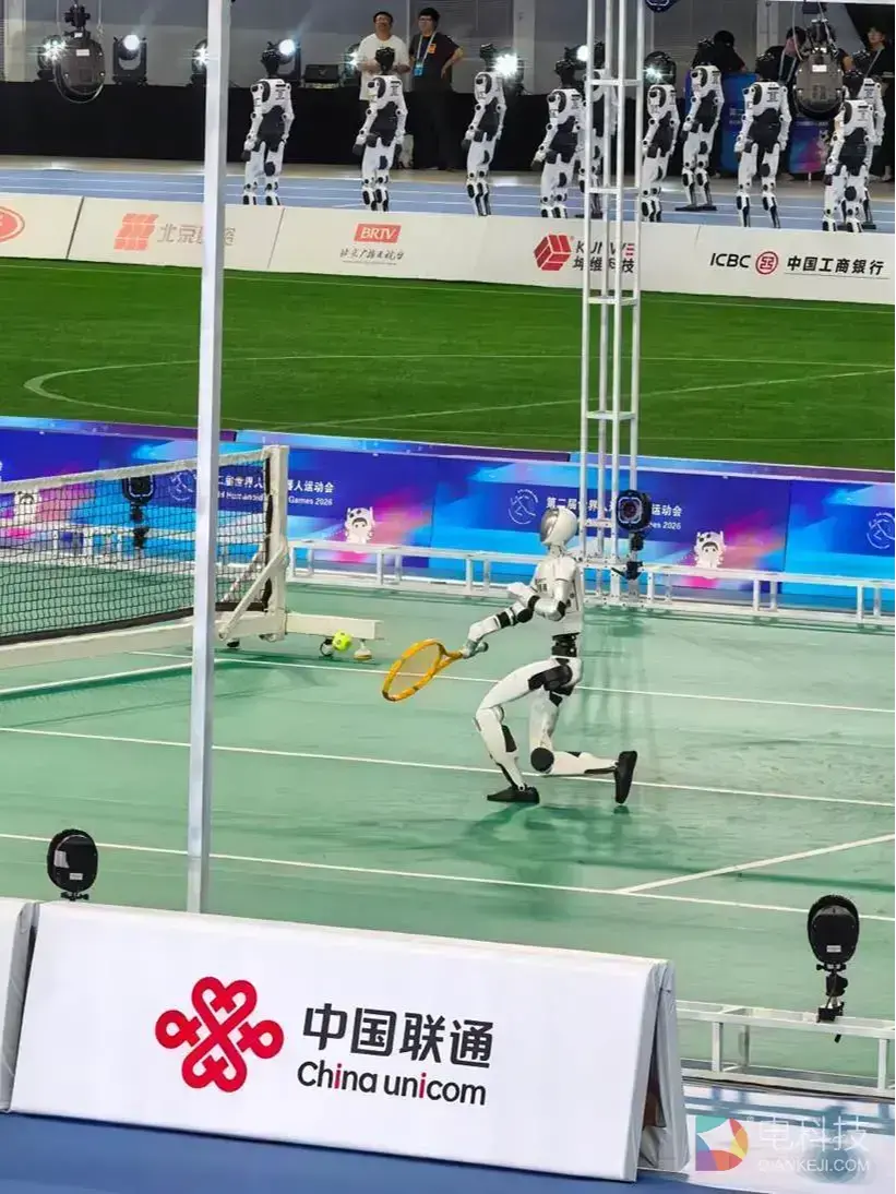 AI智竞 联通未来：中国联通燃动“冰丝带” 全场景护航2026世界人形机器人运动会盛大开幕！