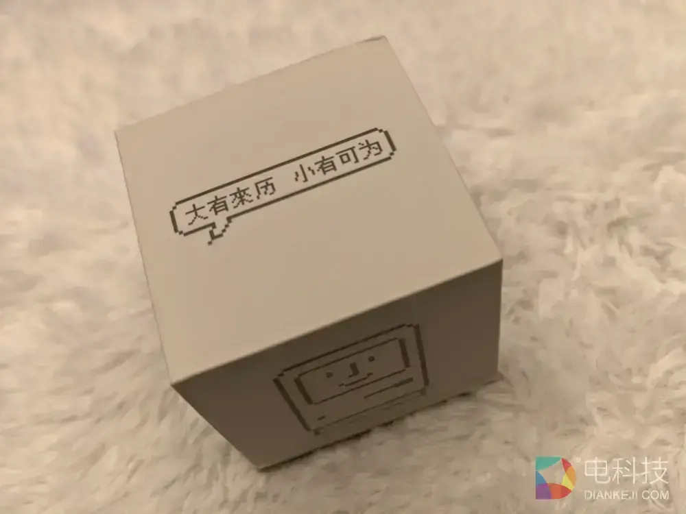 闪极 Retro 35W 氮化镓充电头开箱：把一台
