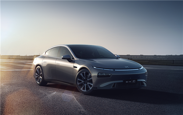  看中控屏就能开车？小鹏领航辅助系统界面公布，酷似赛车游戏