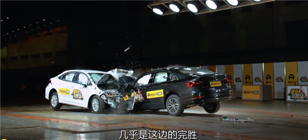 德系车比日系车皮实？媒体实测大众速腾对撞卡罗拉，谁又翻车了