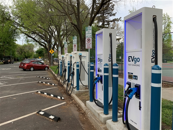  延长新能源补贴，兴建充电设施，散装江苏率先完成充电桩全省覆盖