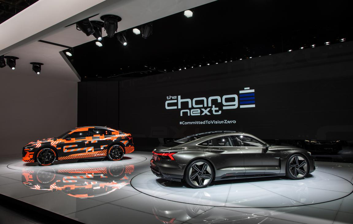  零百3.5秒，生产完全碳中和，从奥迪e-tron GT看豪华电动车的素质