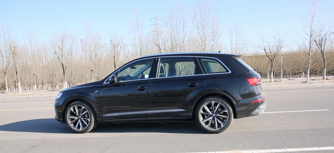  中期改款胜似换代，内外兼修的奥迪Q7王者归来