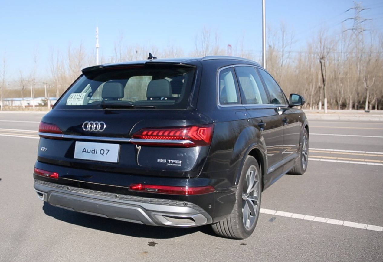  中期改款胜似换代，内外兼修的奥迪Q7王者归来