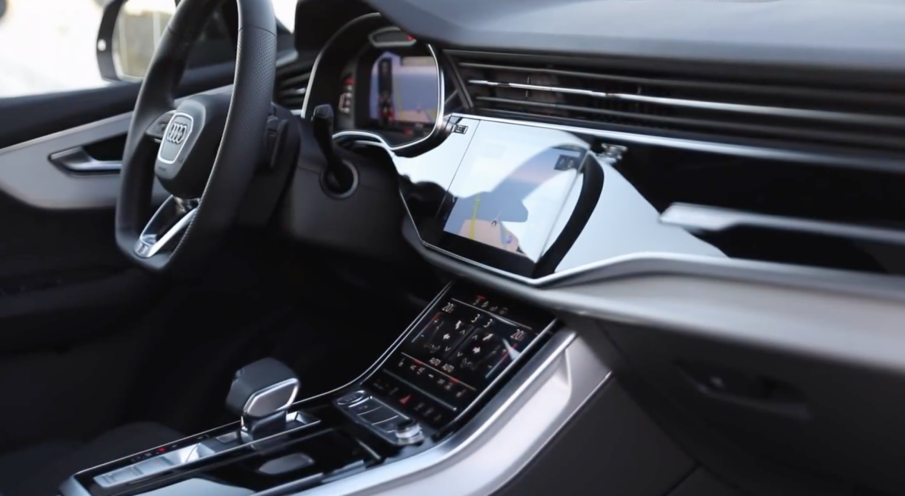  中期改款胜似换代，内外兼修的奥迪Q7王者归来