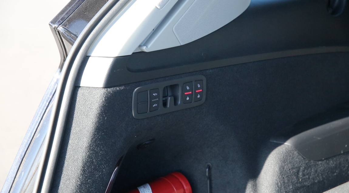  中期改款胜似换代，内外兼修的奥迪Q7王者归来