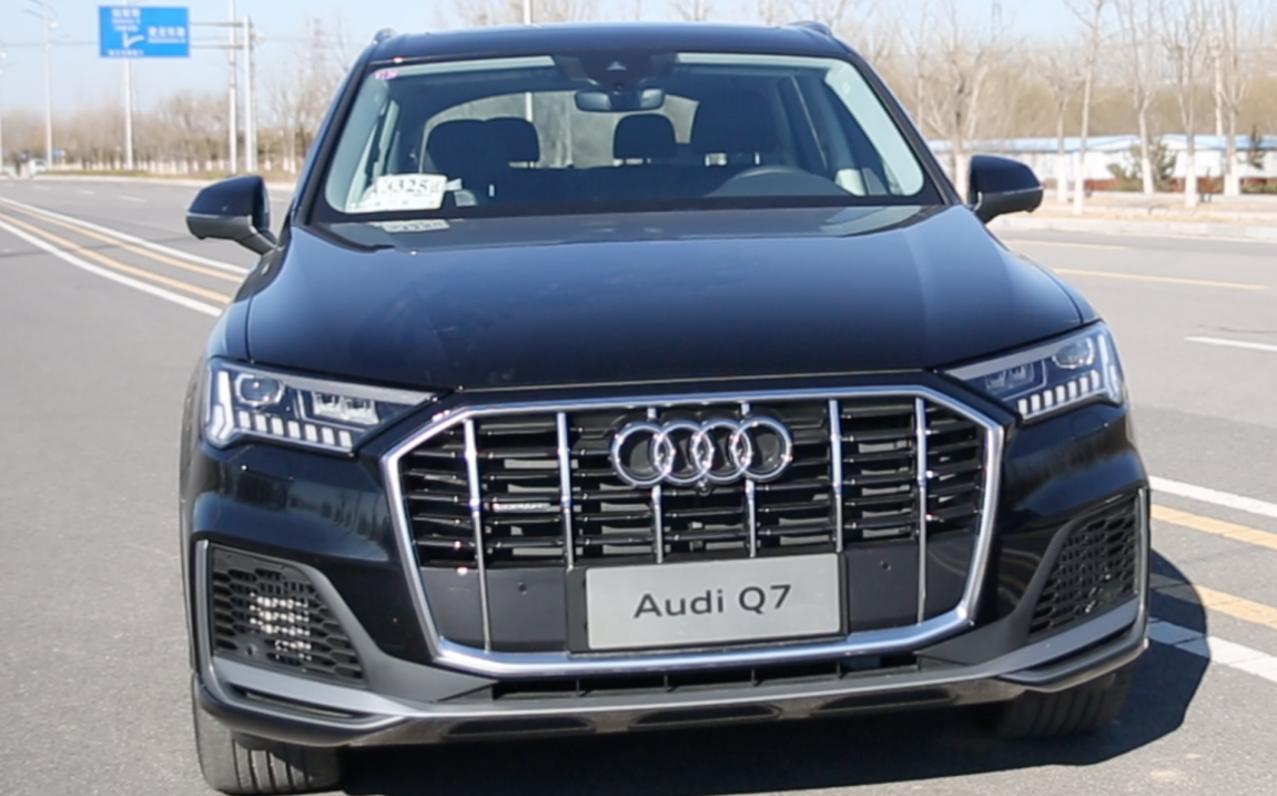  中期改款胜似换代，内外兼修的奥迪Q7王者归来