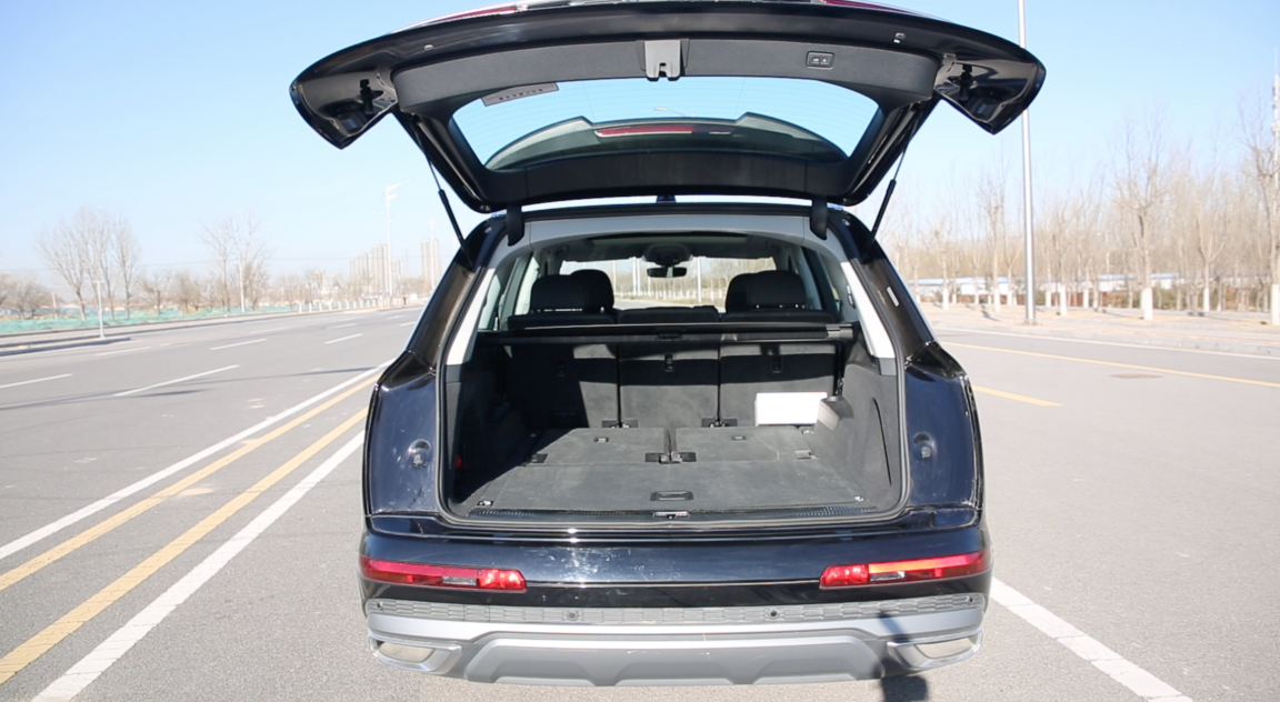  中期改款胜似换代，内外兼修的奥迪Q7王者归来