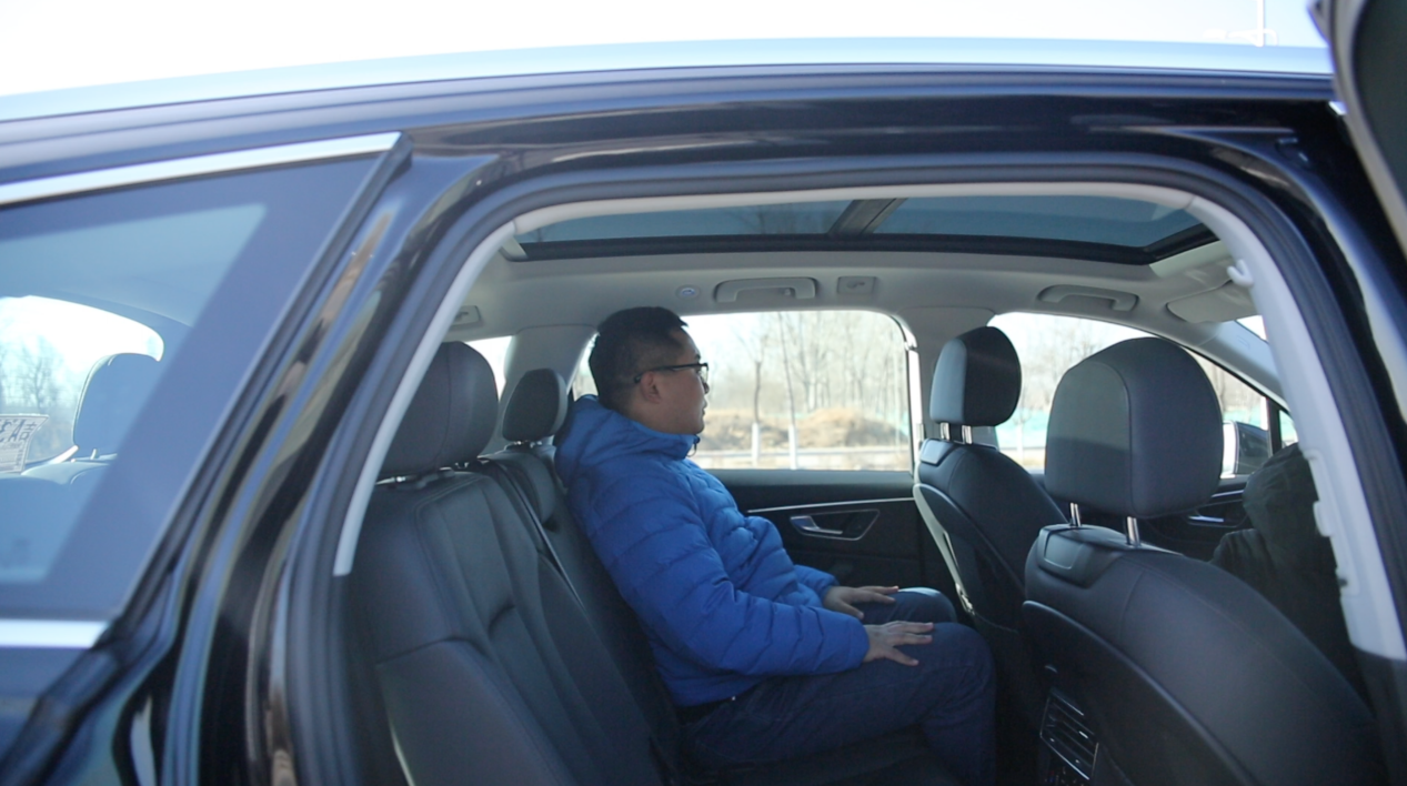  中期改款胜似换代，内外兼修的奥迪Q7王者归来