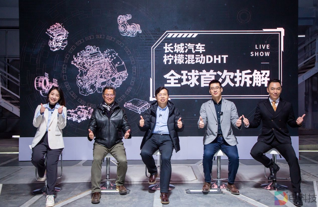 一群人站在街道上描述已自动生成