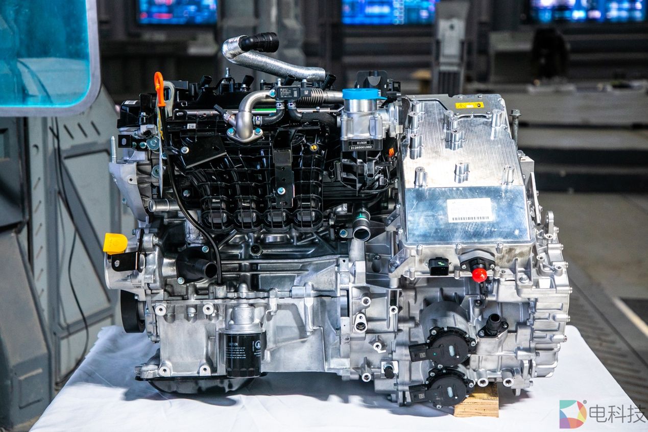 图片包含 室内, 建筑, 汽车, 桌子描述已自动生成