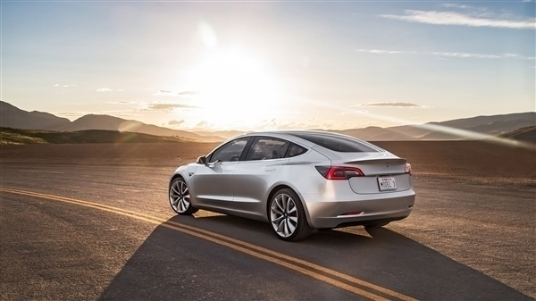 特斯拉频繁失控，将登上今年315？甩锅“车主误操作”或将成历史