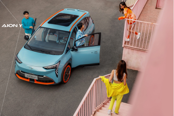  广汽埃安全系车型换装“史诗级新皮肤”，王者新姿态Carry 全场