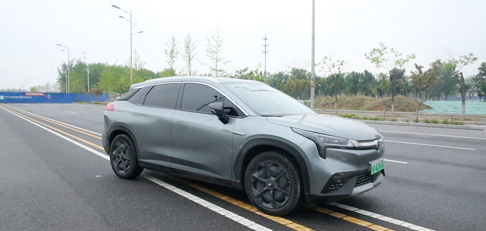  广汽埃安LX80评测：软件定义汽车时代，电机如何碾压内燃机？