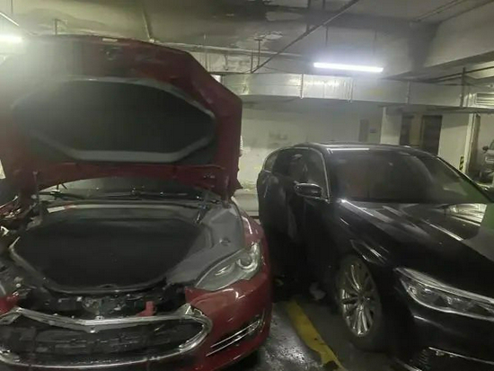  特斯拉再曝自燃事故，车主称公关人员试图隐瞒现场