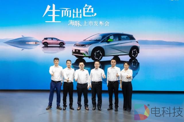 9.38万元起，颜值高、空间大、实力强、够智能，选比亚迪海豚就对了