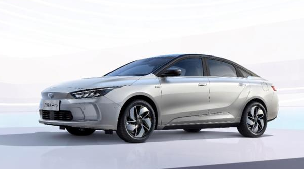 15万元预算，秦Plus、Aion和几何A，谁才是年轻人的第一辆纯电车