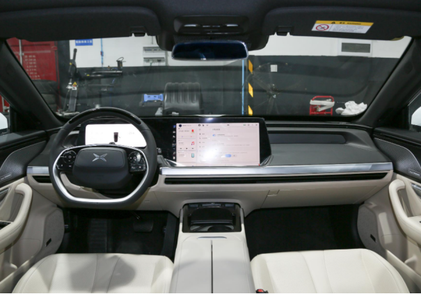 小鹏P7内饰