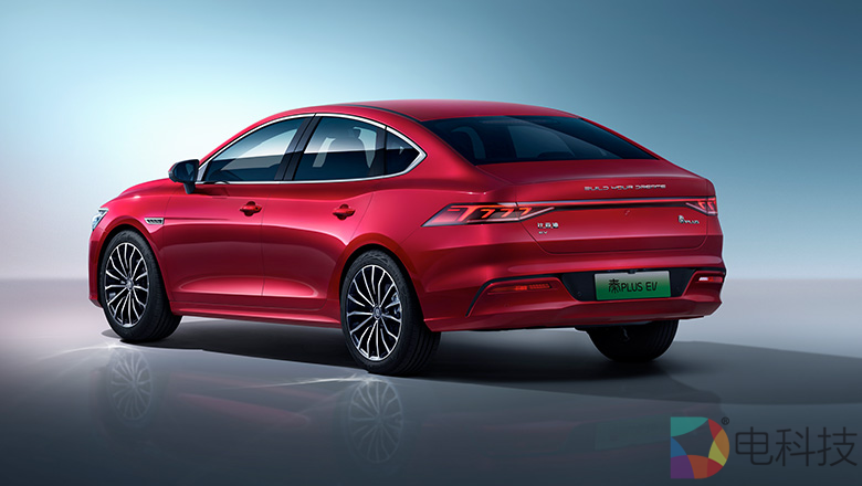 吉利几何A、比亚迪秦PLUS和荣威Ei5，15万元纯电轿车到底该选谁？