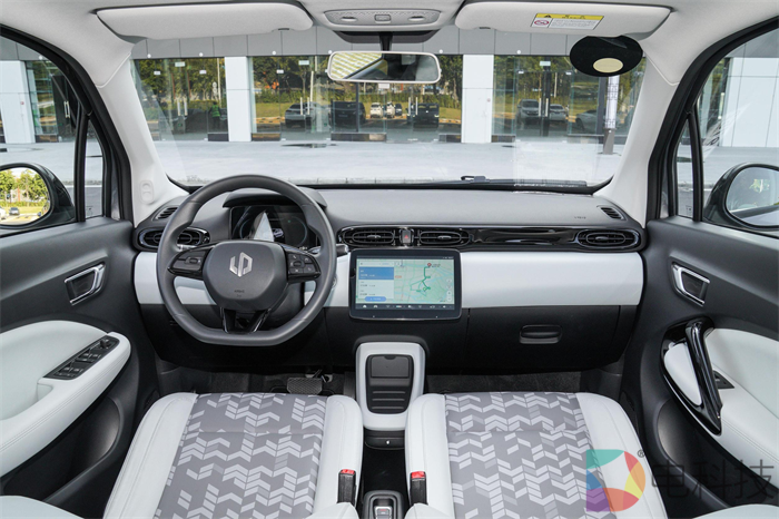 零跑T03 2022款 耀金版