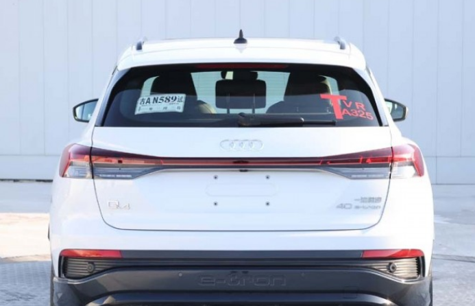 奥迪尾部.png