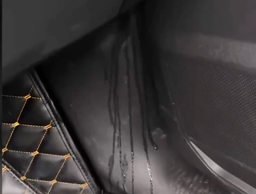 奥迪反复漏水 车主：已修两次、阴雨天不敢开出门