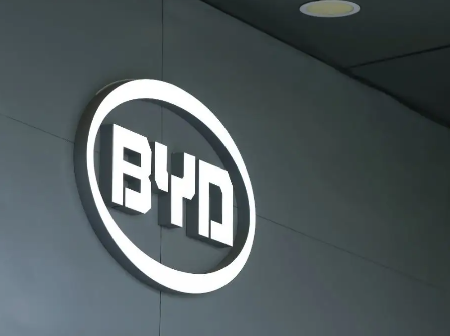 比亚迪彻底停产燃油车，全民新能源汽车时代要来了？