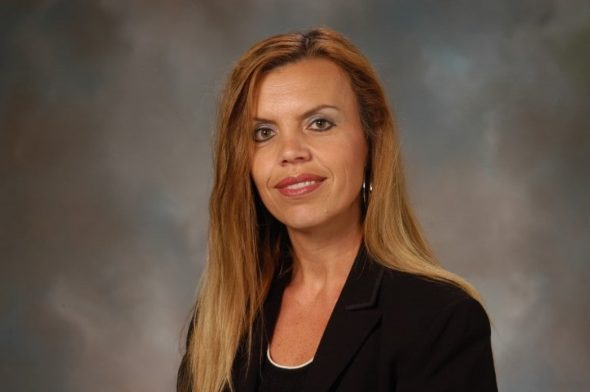 苹果聘请福特高管研发电动车，定位60万以上市场，但上市日期成谜