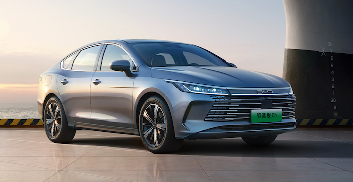  15万元家用插混轿车：驱逐舰05/帝豪L/微蓝6PHEV选哪款？