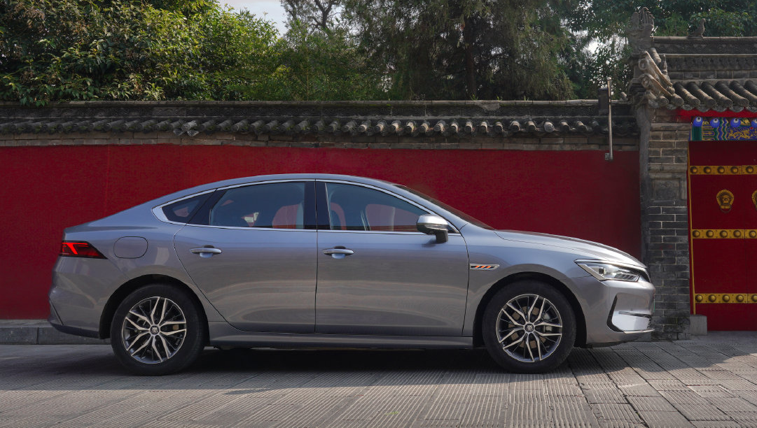 3秦PLUS EV 侧脸.png