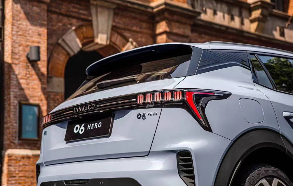 领克06 PHEV尾部.png