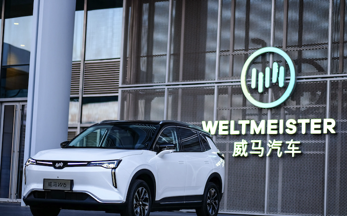   自燃、锁电和12亿年薪，瘸腿的威马还能跑多远？