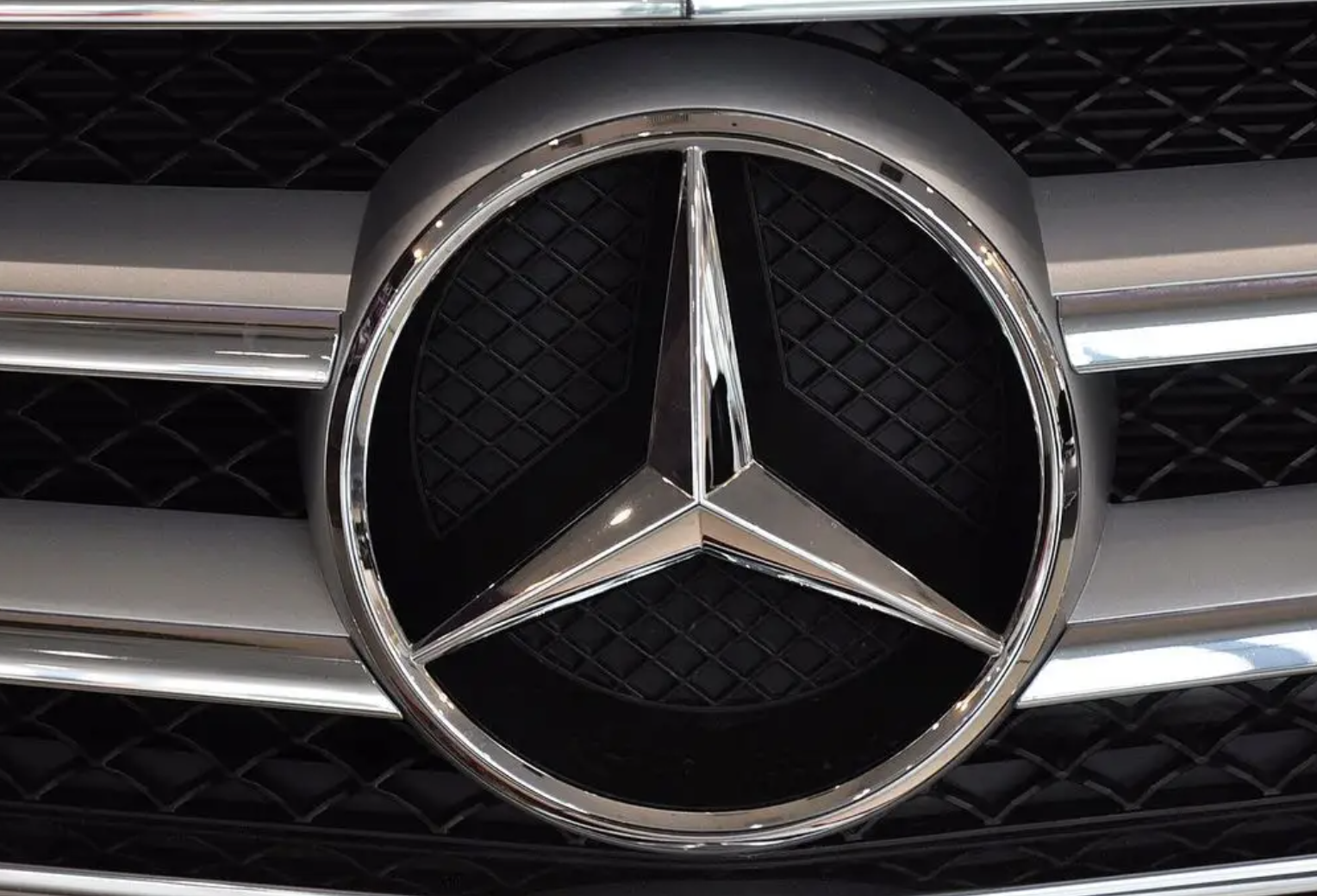 奔驰将推出“加速提升”订阅服务，售价1200美元可支持EQ系列车型