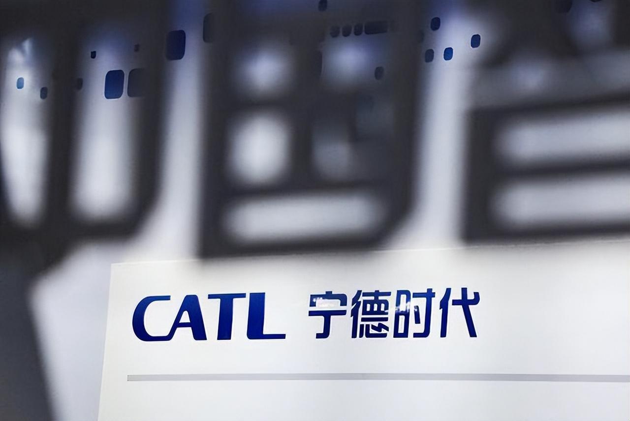 市值缩水超6000亿！车企叫苦不迭，宁德时代“危机”隐现