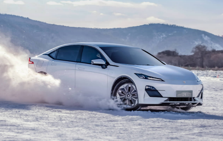  年后想买纯电轿车怎么选？19万长安/小鹏/几何买哪家？