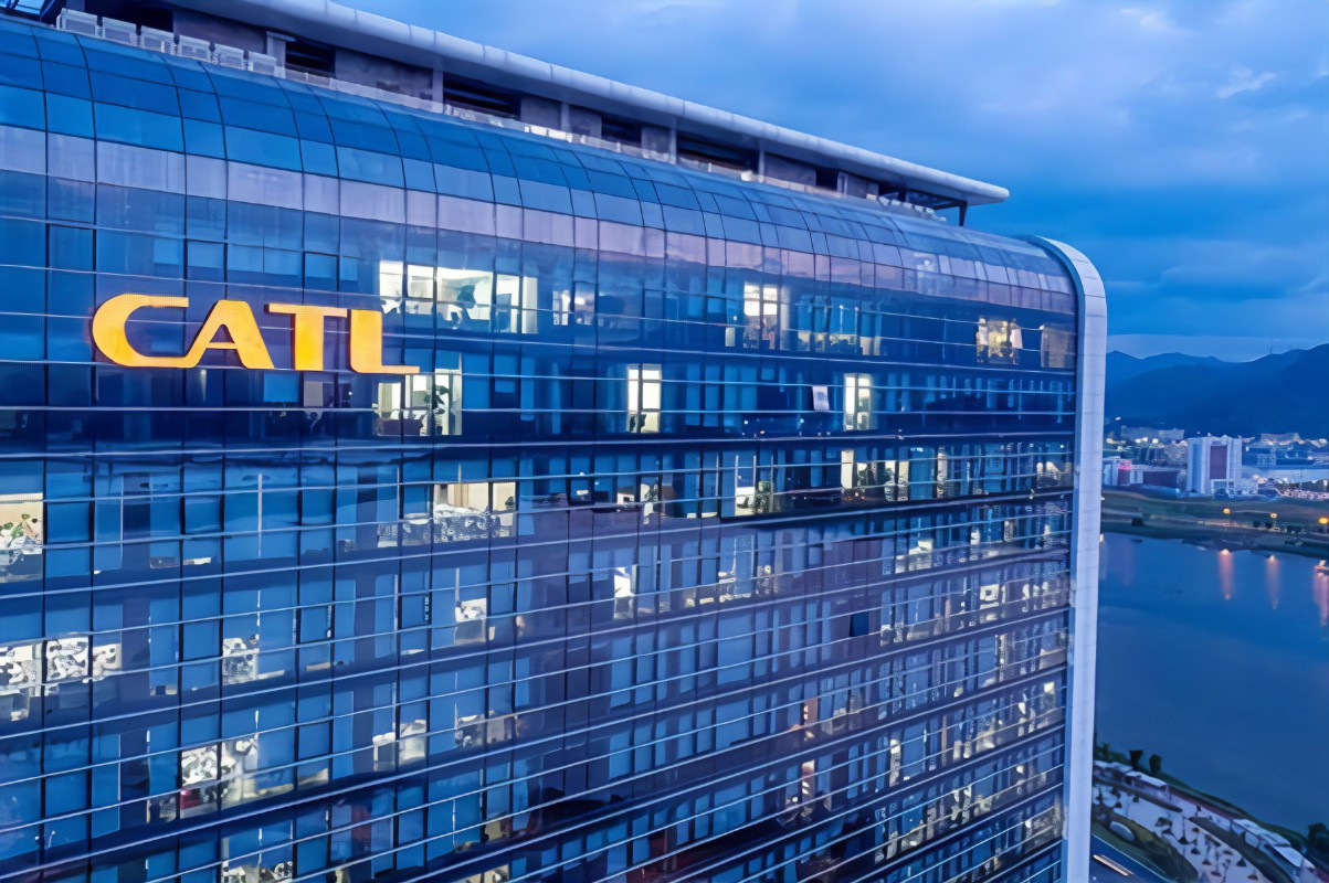  宁德时代动力电池碳酸锂价格腰斩，电动车行业即将迎来大降价？