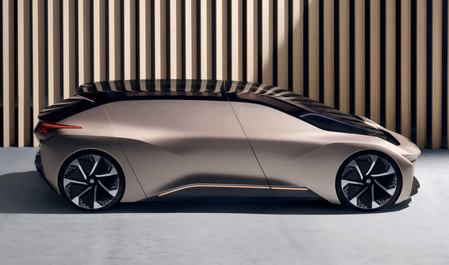  不减配、不降价的蔚来，能熬过疯狂内卷的 2023 年吗？