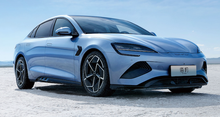  海豹、小鹏 P7i、飞凡 F7 上半年最火三辆纯电轿车，到底谁最强？