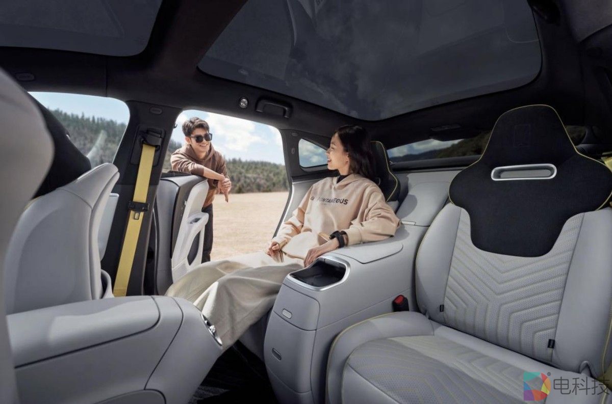 阿维塔11极“智”的美学偏执，打造悦己出行