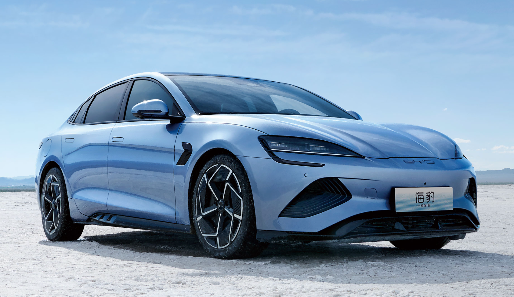 22万纯电轿跑：比亚迪海豹/深蓝SL03/哪吒S谁最强？