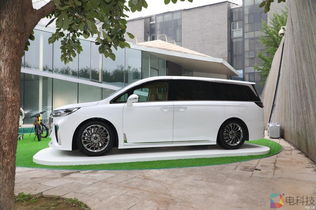 新岚图梦想家：重新定义MPV行业标准，打造梦想移动城堡