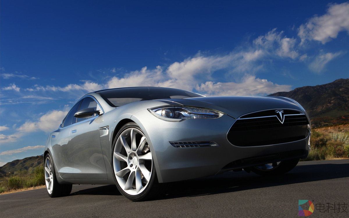 特斯拉被比亚迪压着打，净利润大跌44%，马斯克罕见低头认错